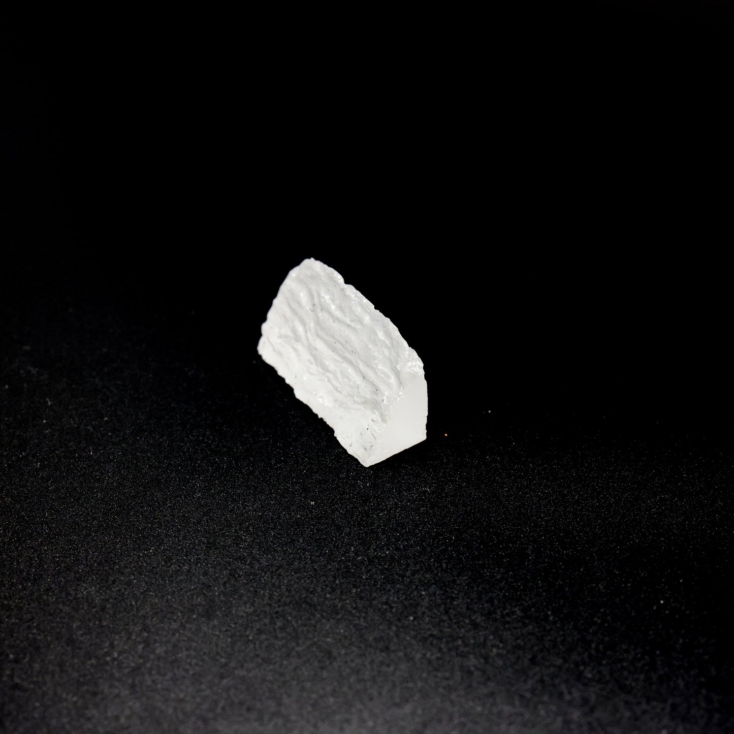 LYSO (Lutetium-Yttrium Oxyorthosilicate) Rough – High-Density Fluorescent Crystal