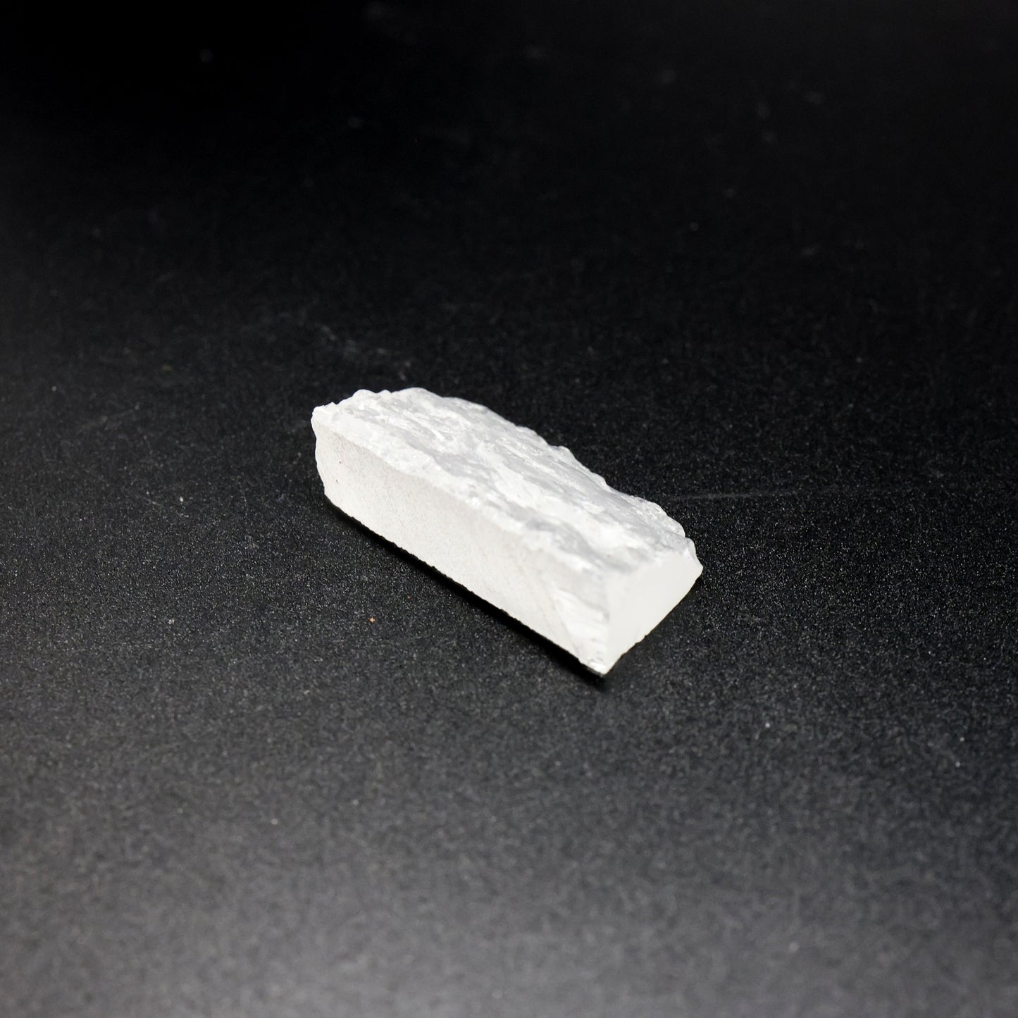 LYSO (Lutetium-Yttrium Oxyorthosilicate) Rough – High-Density Fluorescent Crystal