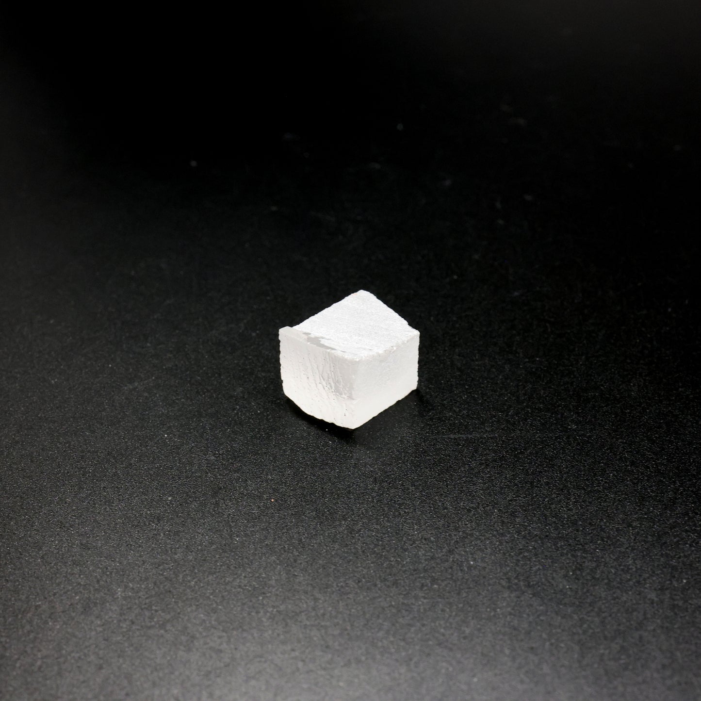 LYSO (Lutetium-Yttrium Oxyorthosilicate) Rough – High-Density Fluorescent Crystal