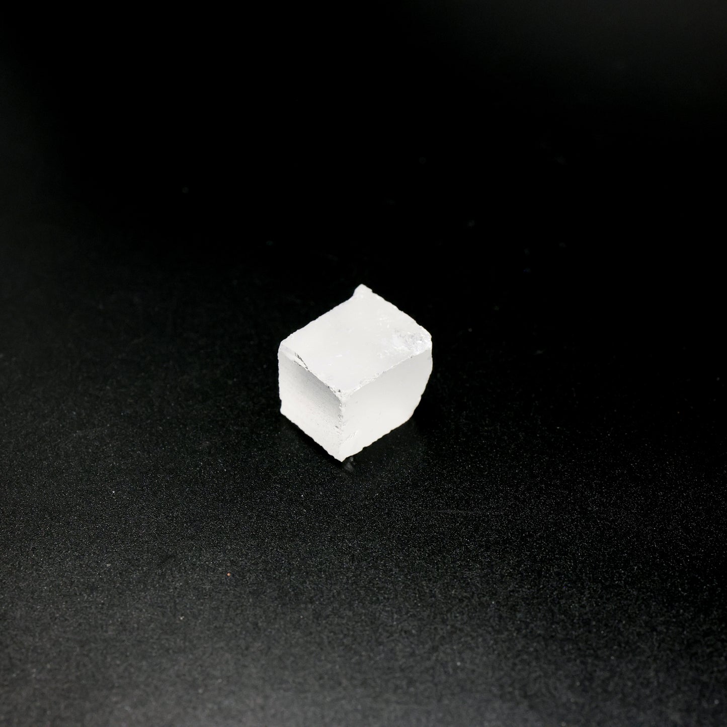 LYSO (Lutetium-Yttrium Oxyorthosilicate) Rough – High-Density Fluorescent Crystal