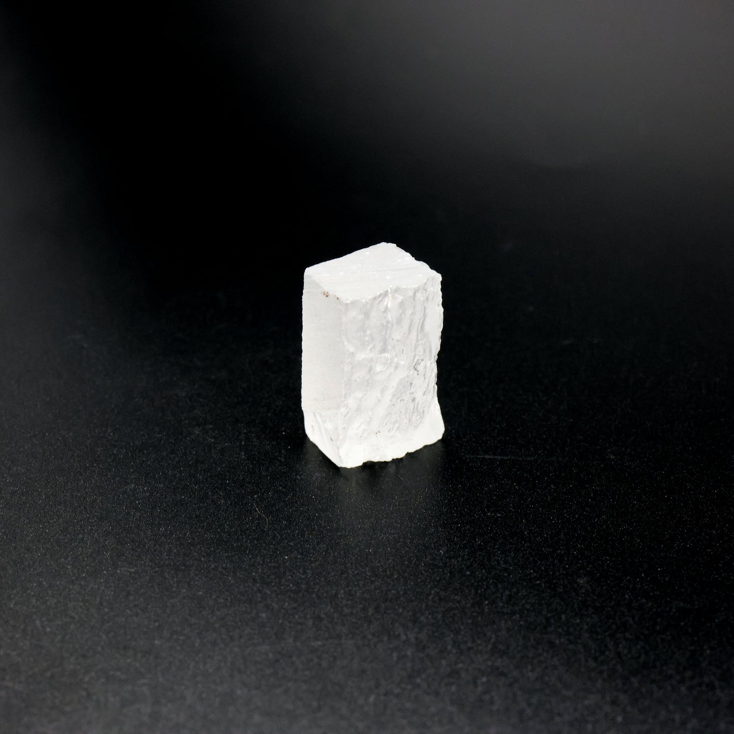 LYSO (Lutetium-Yttrium Oxyorthosilicate) Rough – High-Density Fluorescent Crystal