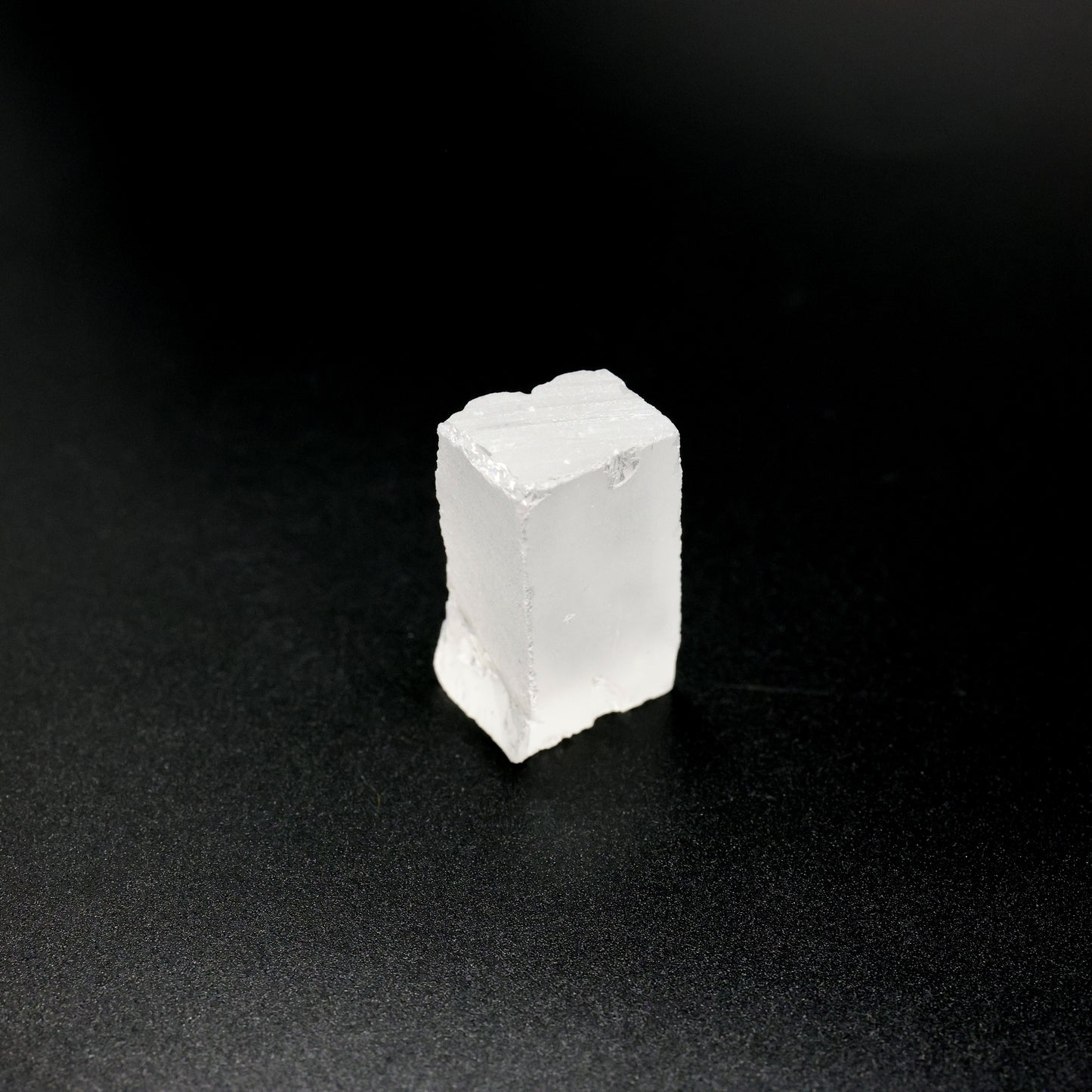 LYSO (Lutetium-Yttrium Oxyorthosilicate) Rough – High-Density Fluorescent Crystal