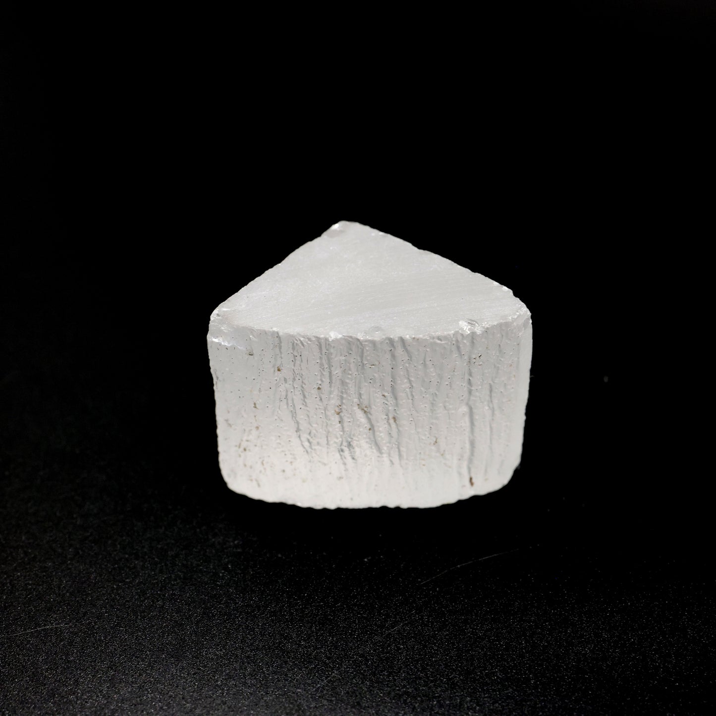 LYSO (Lutetium-Yttrium Oxyorthosilicate) Rough – High-Density Fluorescent Crystal