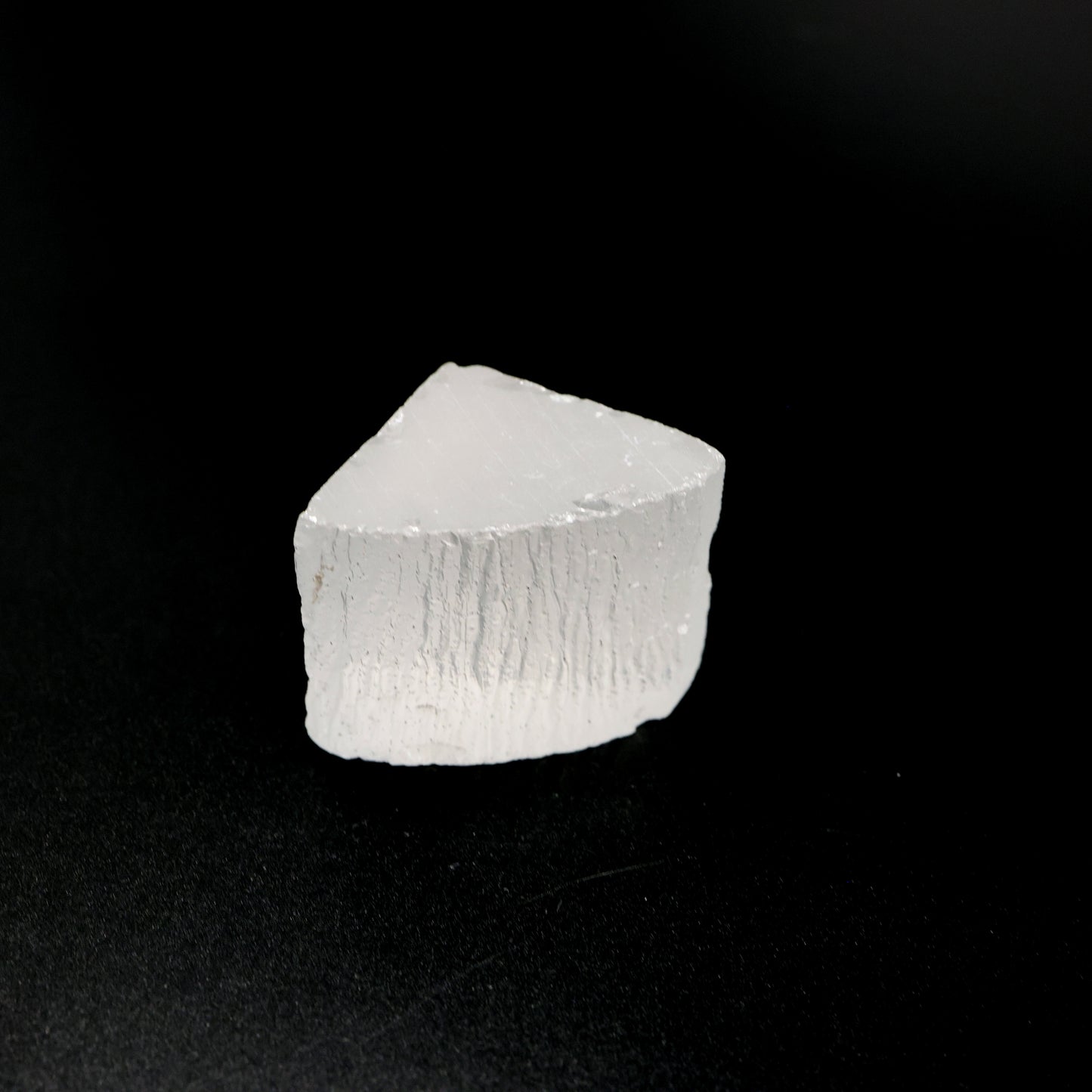 LYSO (Lutetium-Yttrium Oxyorthosilicate) Rough – High-Density Fluorescent Crystal
