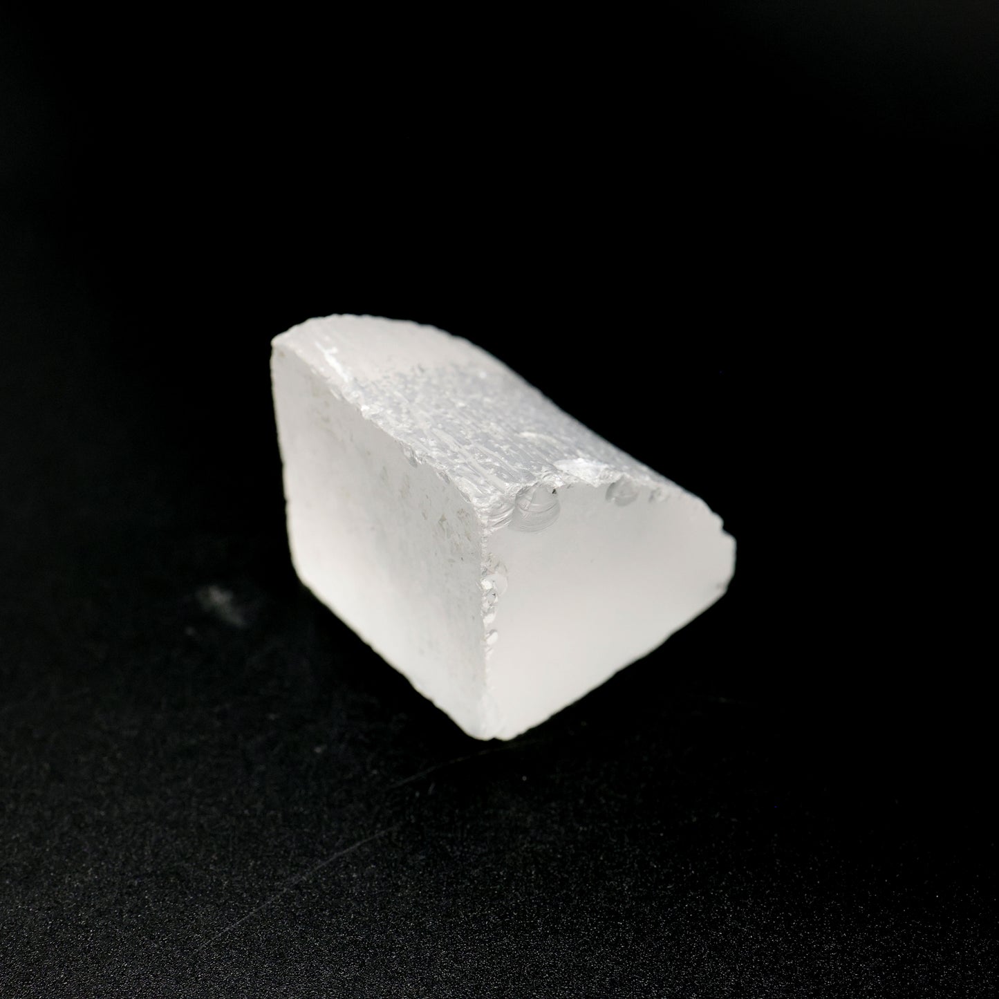 LYSO (Lutetium-Yttrium Oxyorthosilicate) Rough – High-Density Fluorescent Crystal