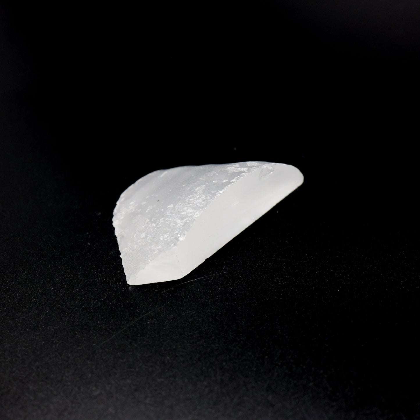 LYSO (Lutetium-Yttrium Oxyorthosilicate) Rough – High-Density Fluorescent Crystal