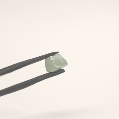 Green Synthetic Rutile Grade A - Faceting Rough