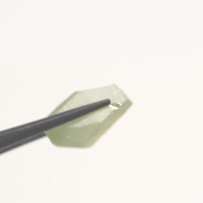 Green Synthetic Rutile Grade A - Faceting Rough