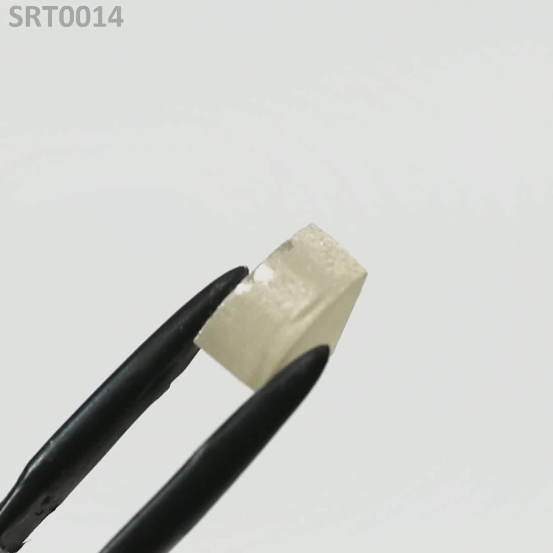 SrTiO3 : SRT0014