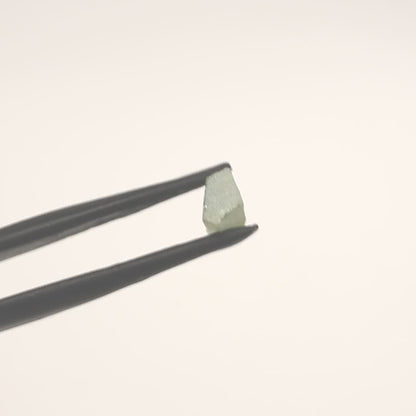 Green Synthetic Rutile Grade A - Faceting Rough