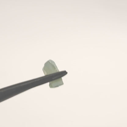Green Synthetic Rutile Grade A - Faceting Rough