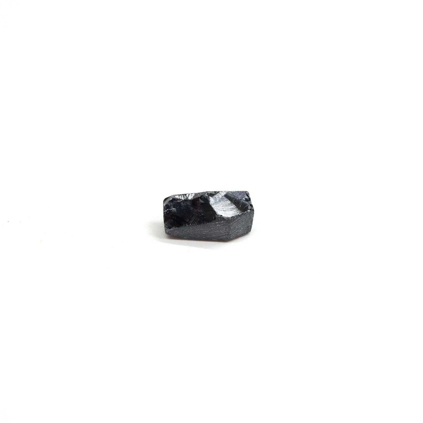 Dark Blue Synthetic Rutile Grade A - Faceting Rough