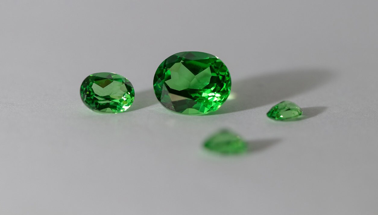 Nanosital Simulated Tsavorite Lab Created Faceting Rough for Gem Cutting - #A-3855 - Various Sizes #BEGIN